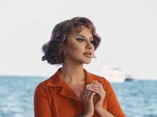 «Звенит январская вьюга»: Анна Asti повторила образ жены Шурика в «СамоИронии судьбы»