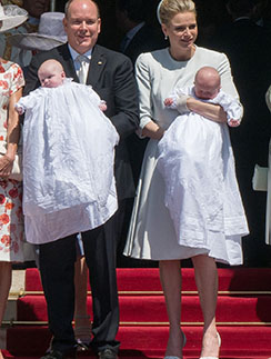 Княгиня Шарлен с мужем князем Альбером и детьми