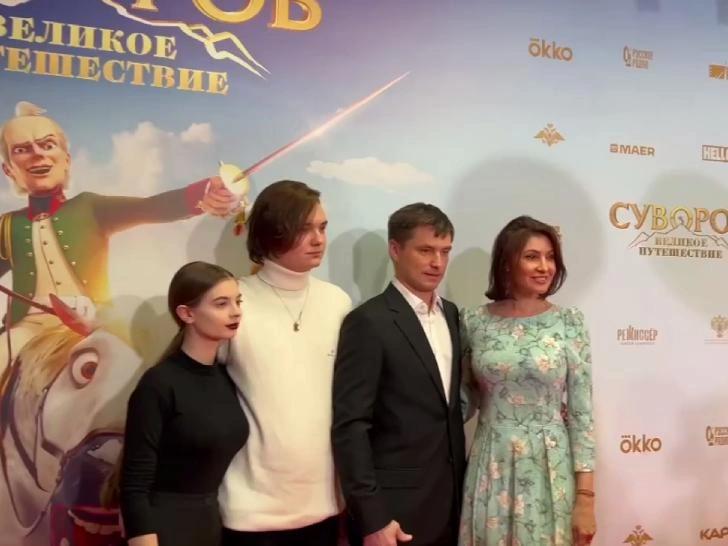 Макеева показала невесту пасынка, а Киркоров подросших детей на премьере мультфильма «Суворов. Великое путешествие»