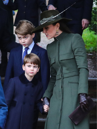 Братская любовь: как принц Джордж трогательно утешил маленького Луи на рождественской службе