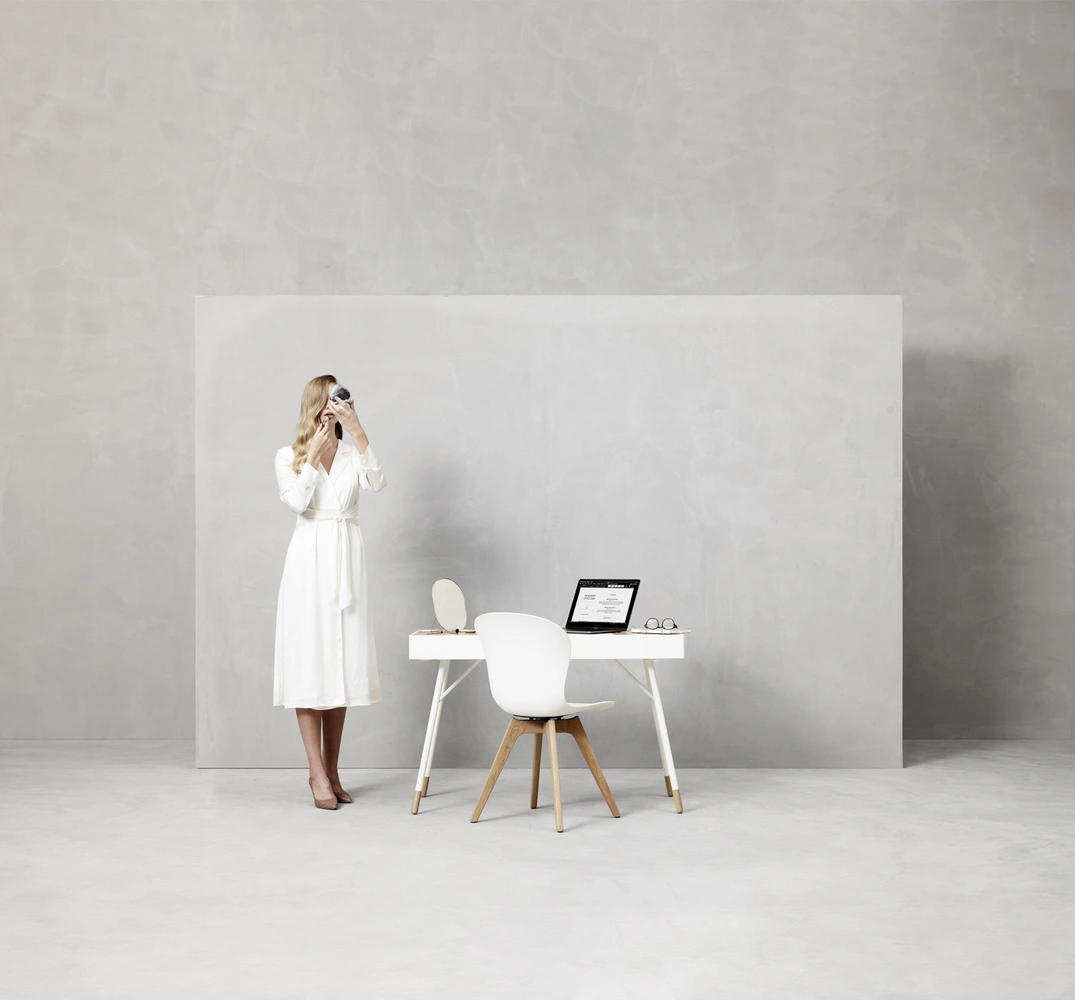 Письменный стол Cupertino и стул Adelaide, все — BoConcept. www.boconcept.com | mcmaison.ru