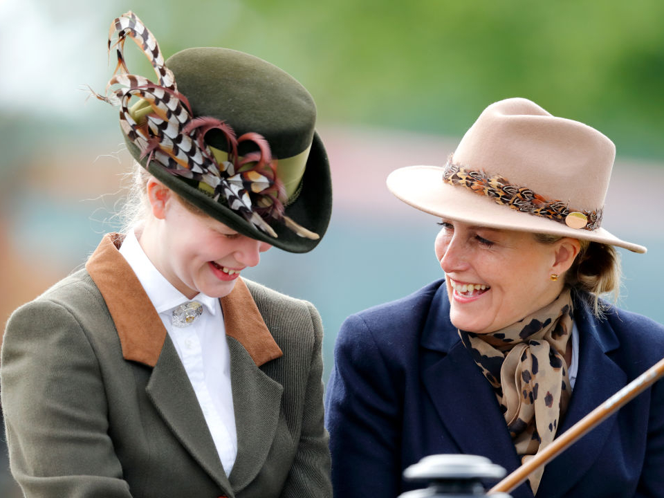 Леди Луиза Виндзор и Софи Уэссекская на Королевском конном шоу в Виндзоре, 13 мая 2018 | marieclaire.ru