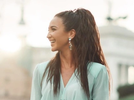 Автор песен Ольги Бузовой и Виктории Дайнеко судится с мужем-тираном