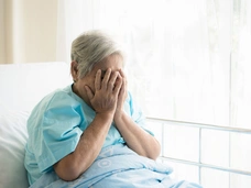 Брошенной в больнице 96-летней бабушке нашли жилье