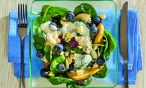 Фруктово-ягодный салат с сыром