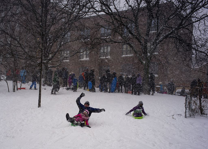 Зимние забавы: новые, популярные и традиционные уличные игры