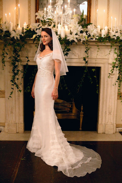 В сериале Кристин Дэвис примеряла свадебное платье дважды, но в реальной жизни никогда не была замужем