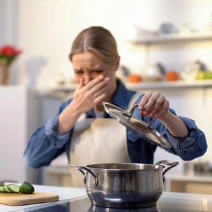 Купить и выбросить: 15 кулинарных ошибок, из-за которых еда портится быстрее