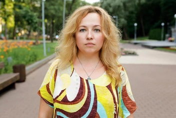 «Свекровь воспринимает моего мужа как своего партнера. Я боюсь ее вмешательства»