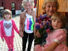 Внучка учится в кадетском пансионе: подруга умершей Назаровой рассказала, сдержали ли слово опекуны